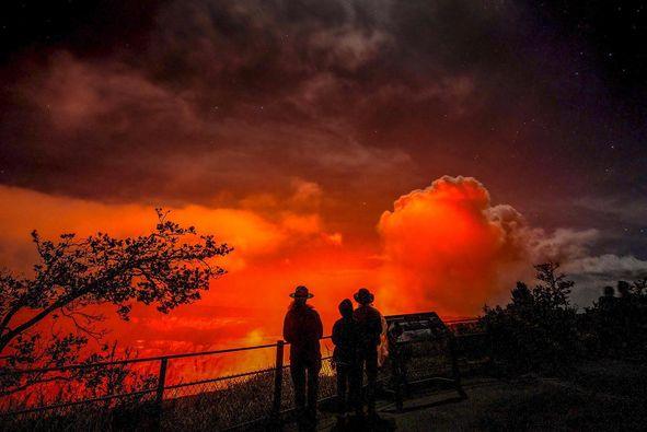 Mauna Loa Erupting