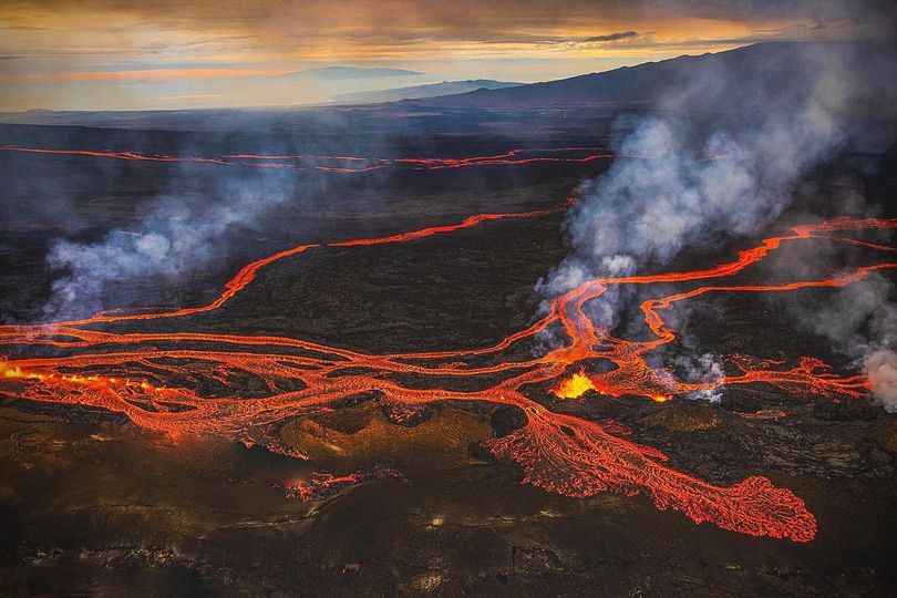 Mauna Loa Erupting
